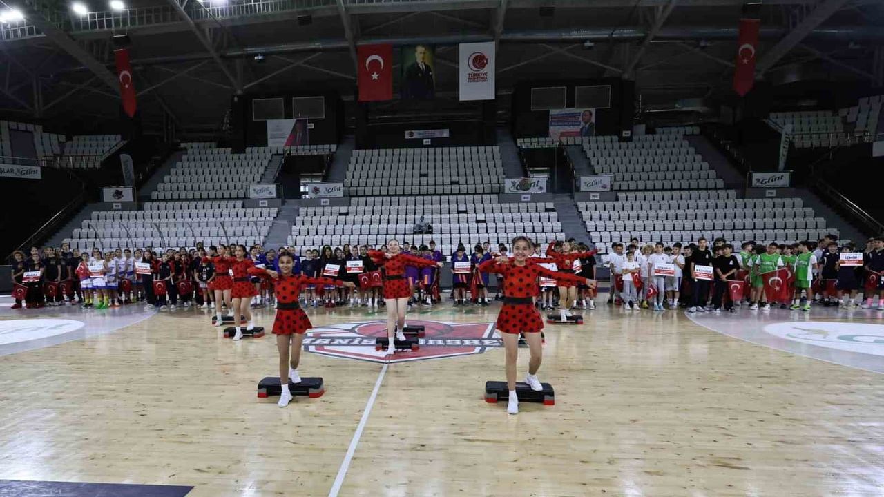 Okul Sporları Küçük Kızlar ve Küçük Erkekler Basketbol Türkiye Birinciliği Manisa'da başladı