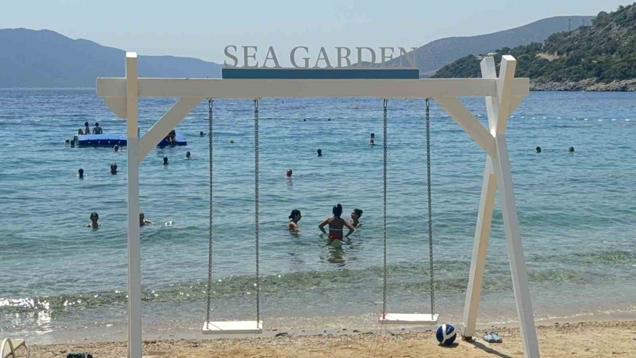 Okullar kapandı, Bodrum sahilleri doldu