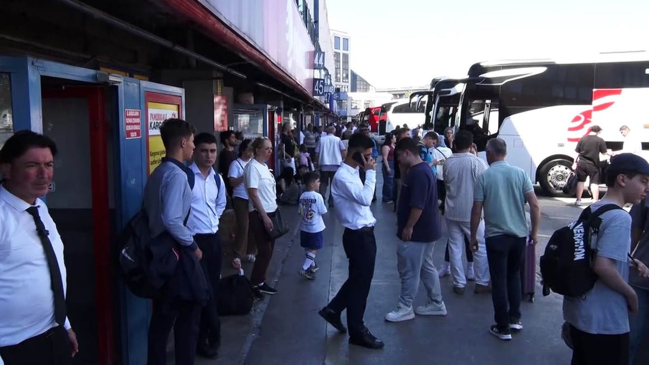 Okulların tatiliyle 15 Temmuz Demokrasi Otogarı’nda hareketlilik başladı