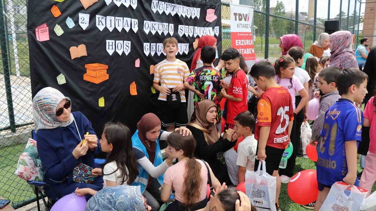 Oltu'da aileleriyle kitap okuma etkinliği düzenlendi