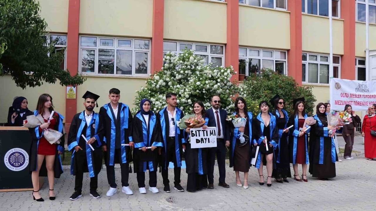 Oltu Meslek Yüksekokulu'nda 153 öğrencinin 2025-2026 mezuniyet coşkusu