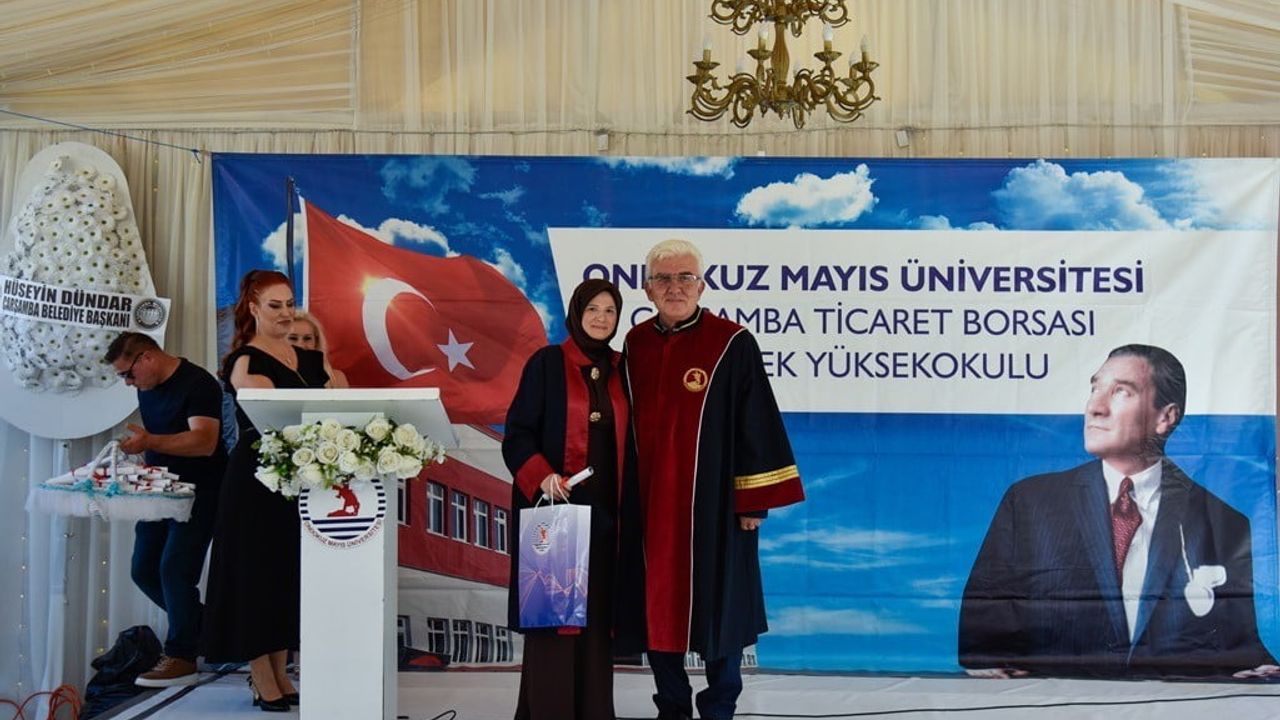 OMÜ Çarşamba Ticaret Borsası MYO'da 238 öğrenci mezuniyet töreniyle uğurlandı