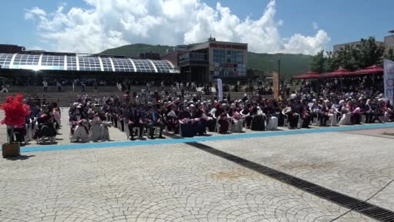OMÜ İlahiyat Fakültesi 2025-2026 40. Dönem Mezuniyet Töreninde 320 Öğrenci Diplomasını Aldı