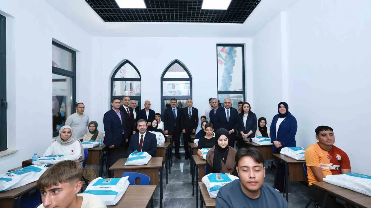 Onikişubat Belediyesi kale gençlik merkezi hizmete açıldı