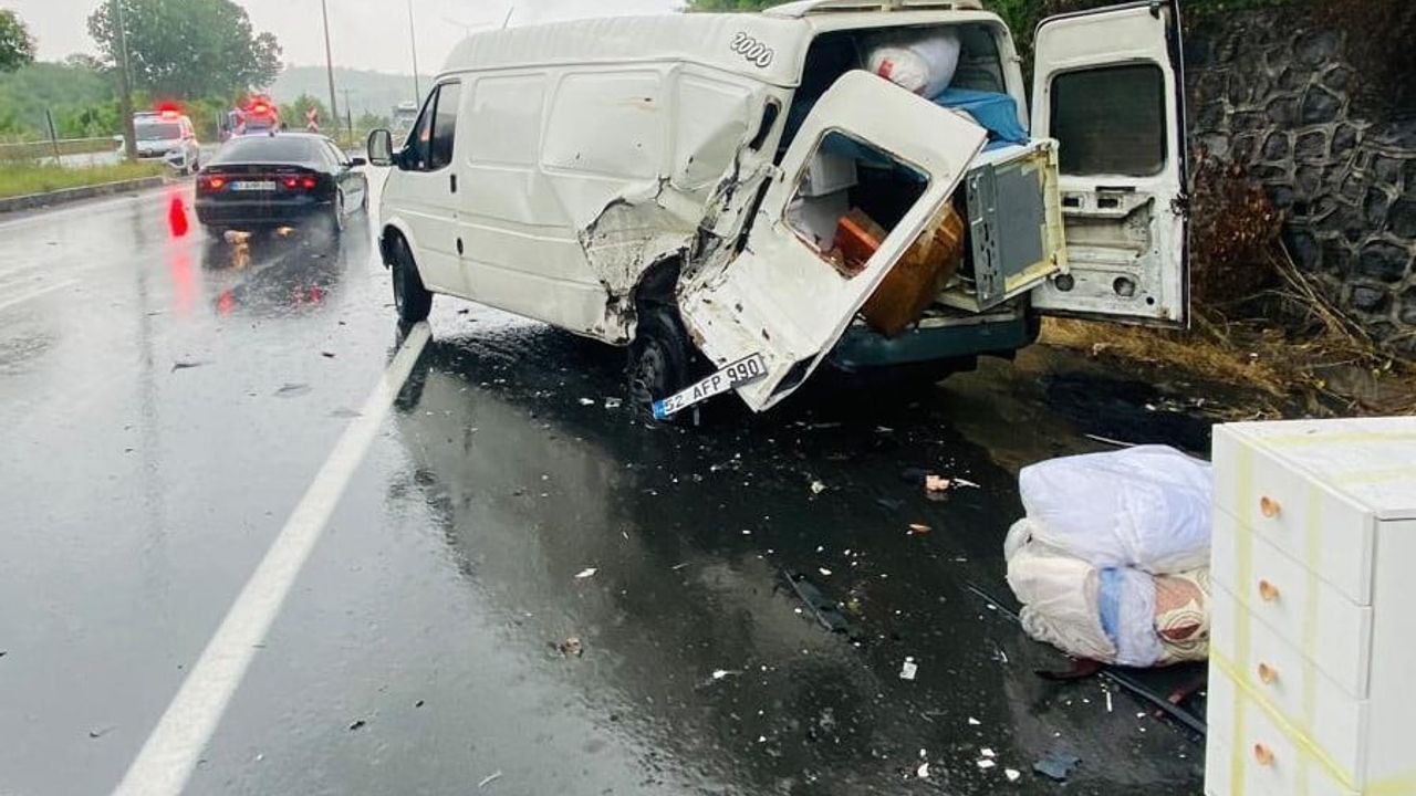 Ordu'da 3 aracın karıştığı kazada 6 kişi yaralandı