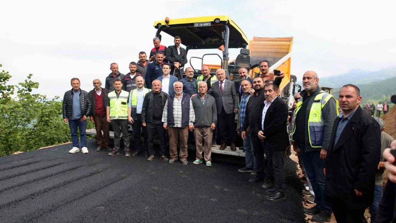 Ordu'da 5 kilometrelik güzergahta Perşembe-Altınordu-Fatsa bağlantısını güçlendiren sıcak asfalt çalışması