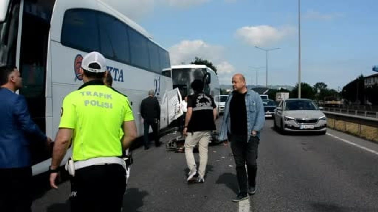 Ordu'da arızalanan otobüse çarpan motosiklet sürücüsü otomobilin çarpması sonucu hayatını kaybetti
