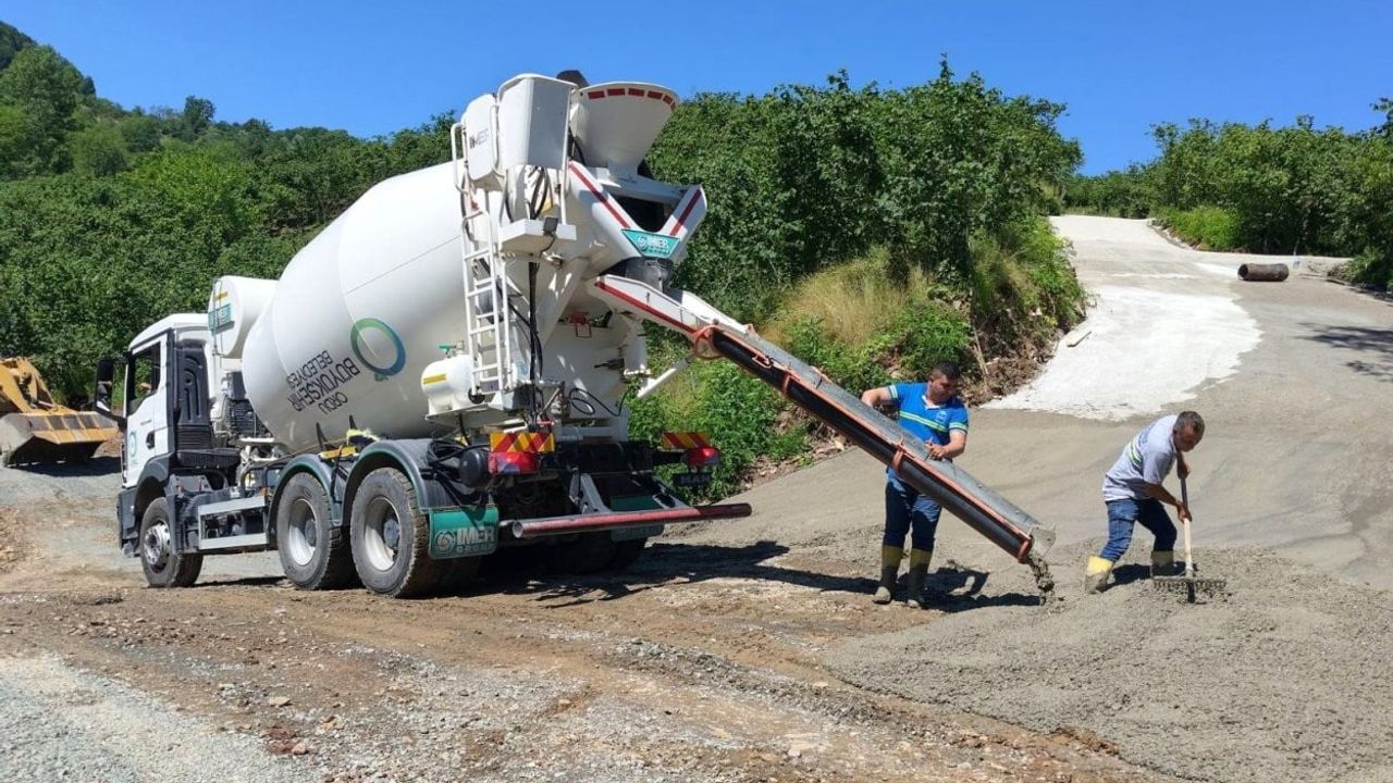 Ordu’da heyelan sonrası açılan alternatif yol betonla güçlendirildi