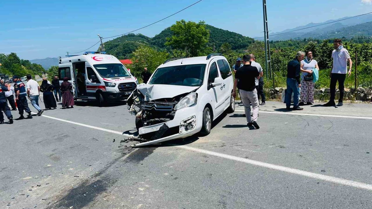 Ordu'da Ulubey'de 3 aracın karıştığı kaza: 7 yaralı