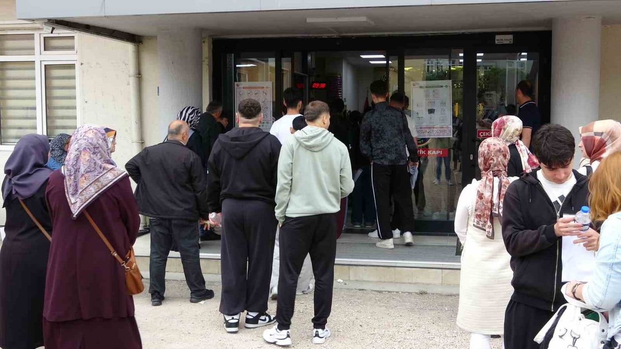 Ordu’da YKS heyecanı: bazı öğrenciler 1 dakika kala sınava yetişti