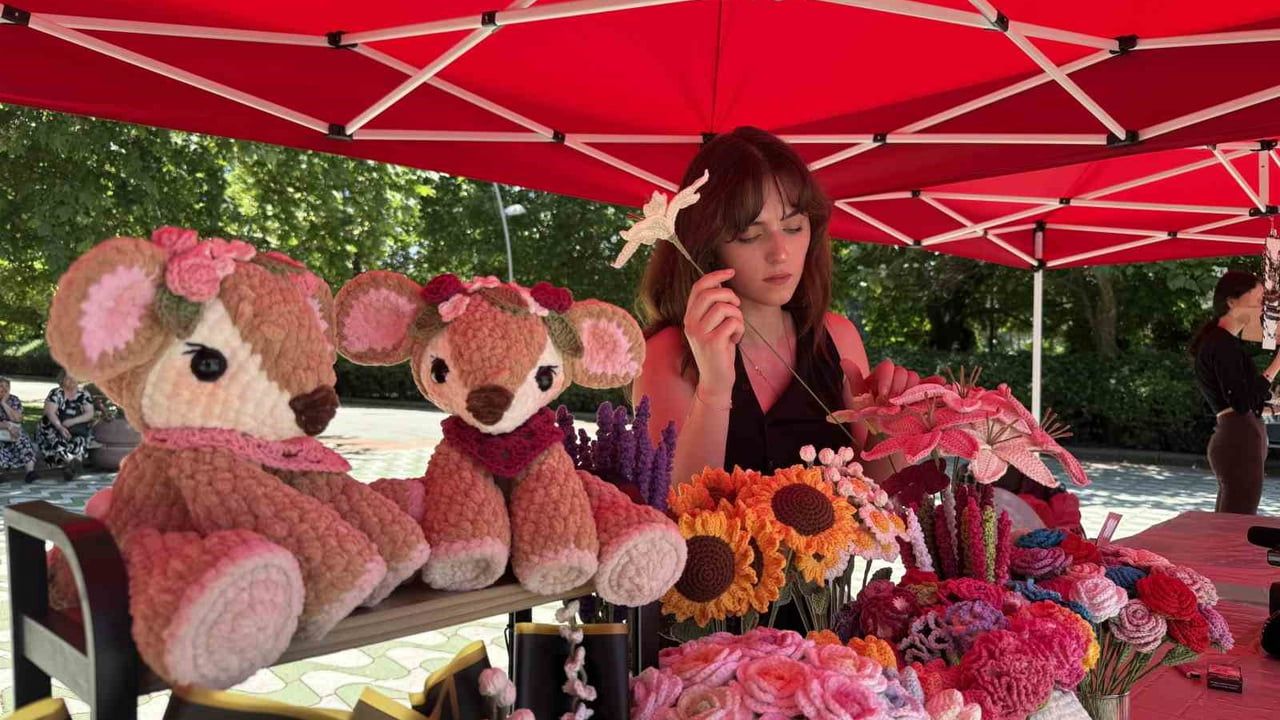 Örgü çiçek ve peluş oyuncaklar çiftlerin yeni tercihi