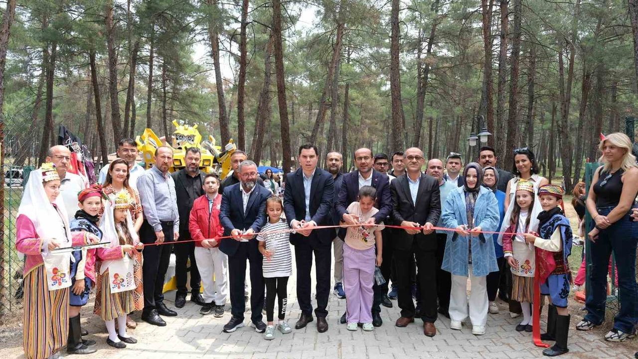 Orhaneli’de yıl sonu sergisi ve çocuk şenliği yoğun katılımla gerçekleştirildi