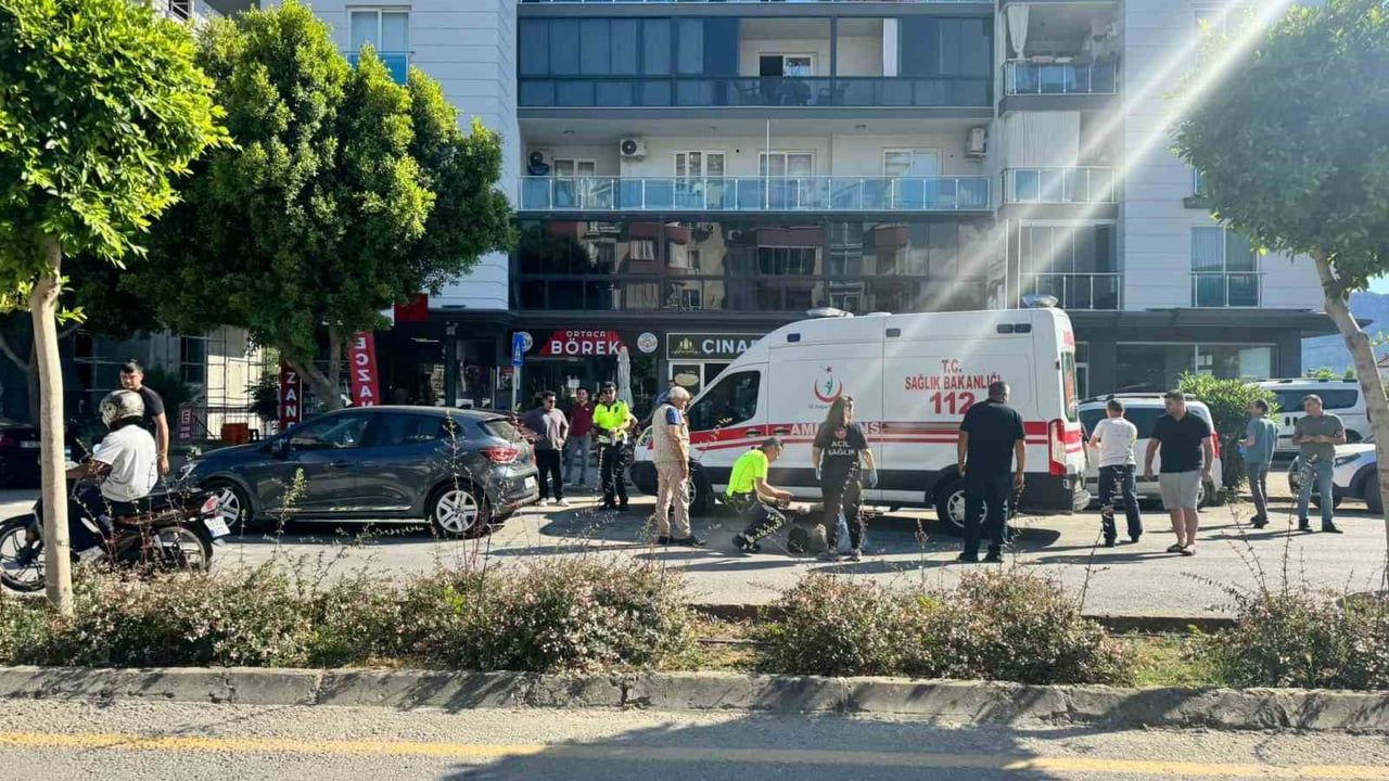 Ortaca'da otomobilin arkadan çarpması sonucu motosiklet sürücüsü yaralandı