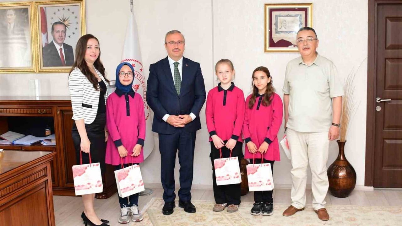 Ortaokul öğrencilerinden Gazze’deki yaşıtları için anlamlı kitap