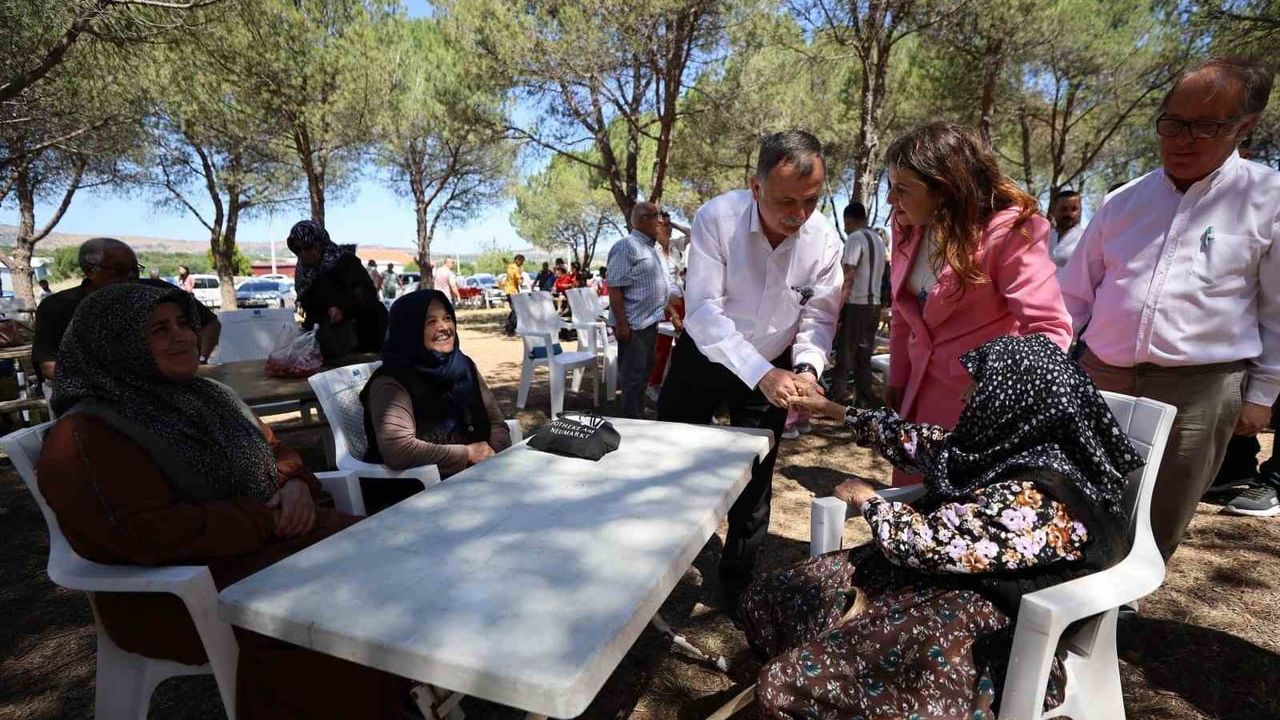 Osmancalı çileği ilk hasadı şenlikle yapıldı