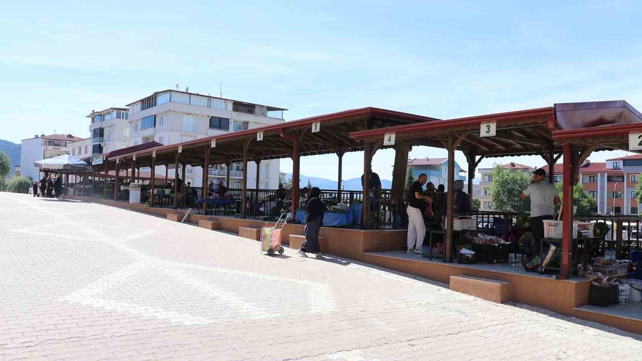 Osmaneli’nde 25 dükkanlı köylü pazarı hizmete açıldı