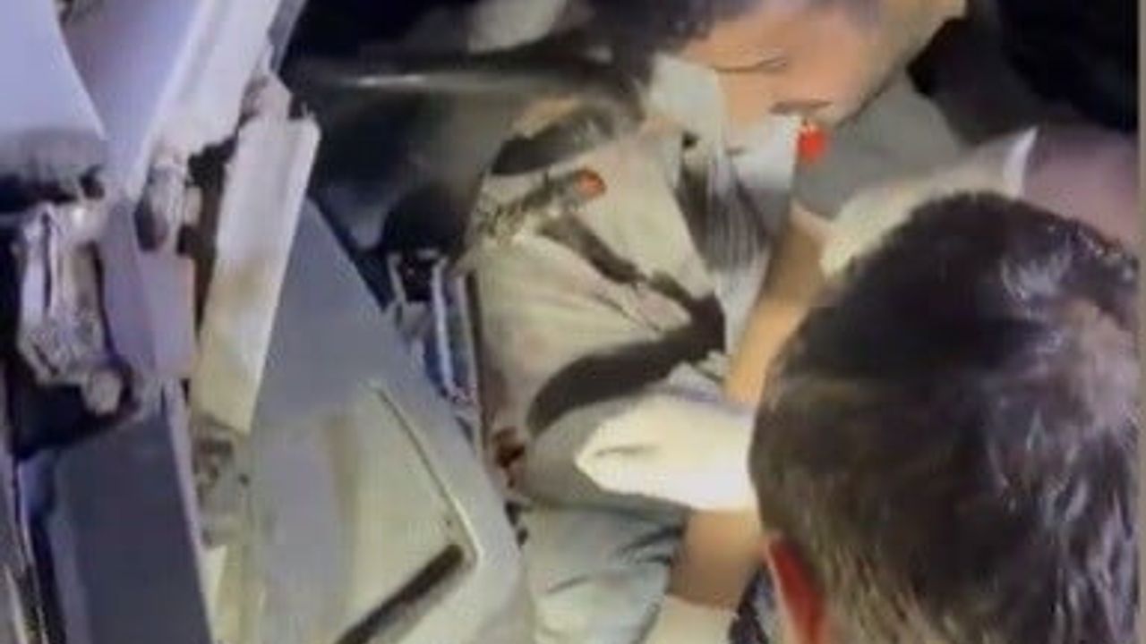 Osmaniye'de emniyet şeridinde park halindeki kamyona çarpan çekici sürücüsü yaralandı