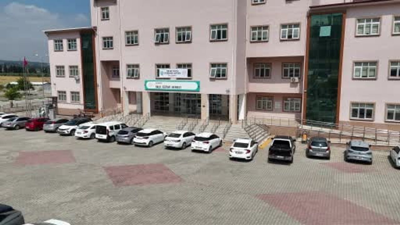 Osmaniye'de Hayat Boyu Öğrenme Haftası: Halk Eğitimi Merkezi yıl sonu sergisi açıldı
