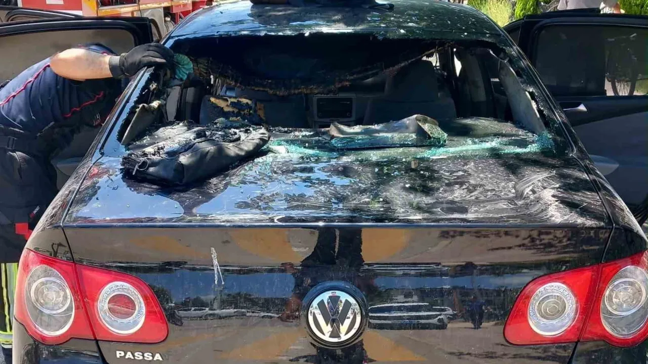 Osmaniye’de park halindeki otomobilde çıkan yangın itfaiye müdahalesiyle söndürüldü