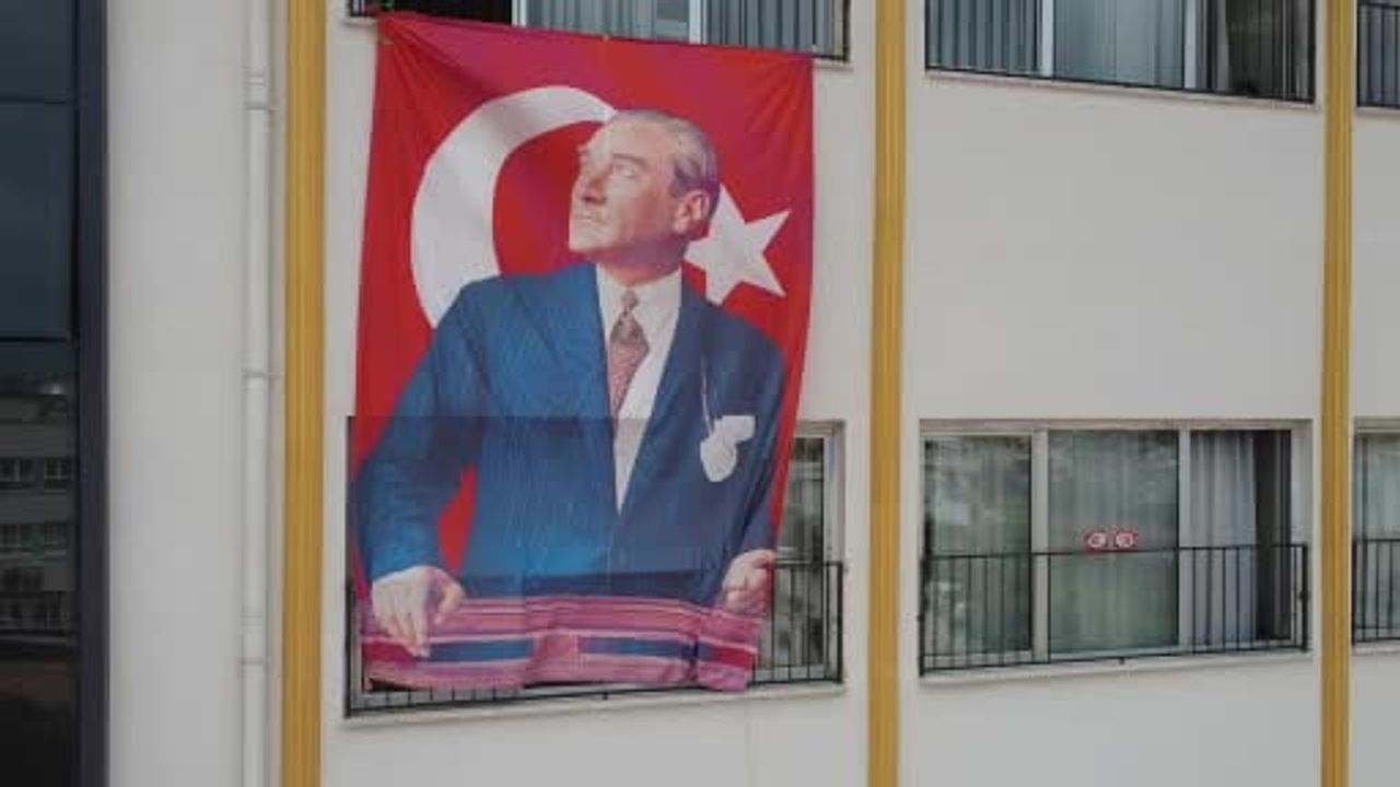 Osmaniye Karacaoğlan Ortaokulu'ndan A Milli Takım'a Destek: Bir Günde Beste ve Klip