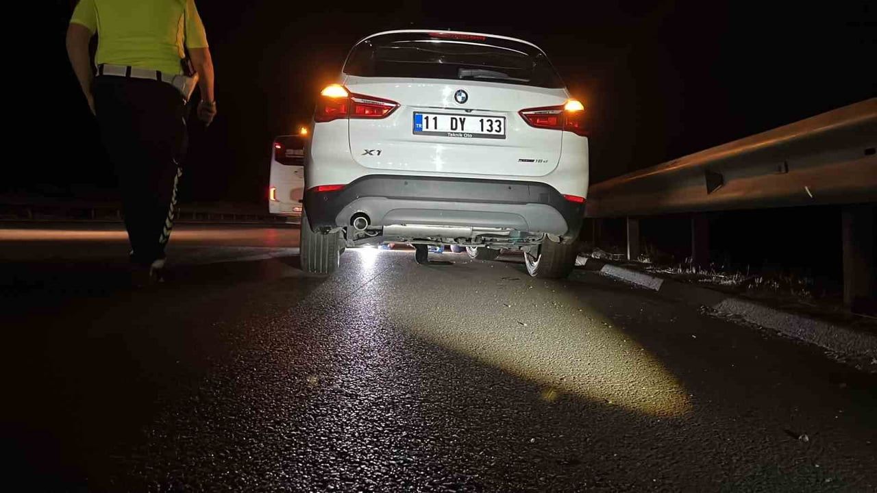 Otobanda karşıdan karşıya geçmeye çalışırken tıra çarpan kişi yaşamını yitirdi
