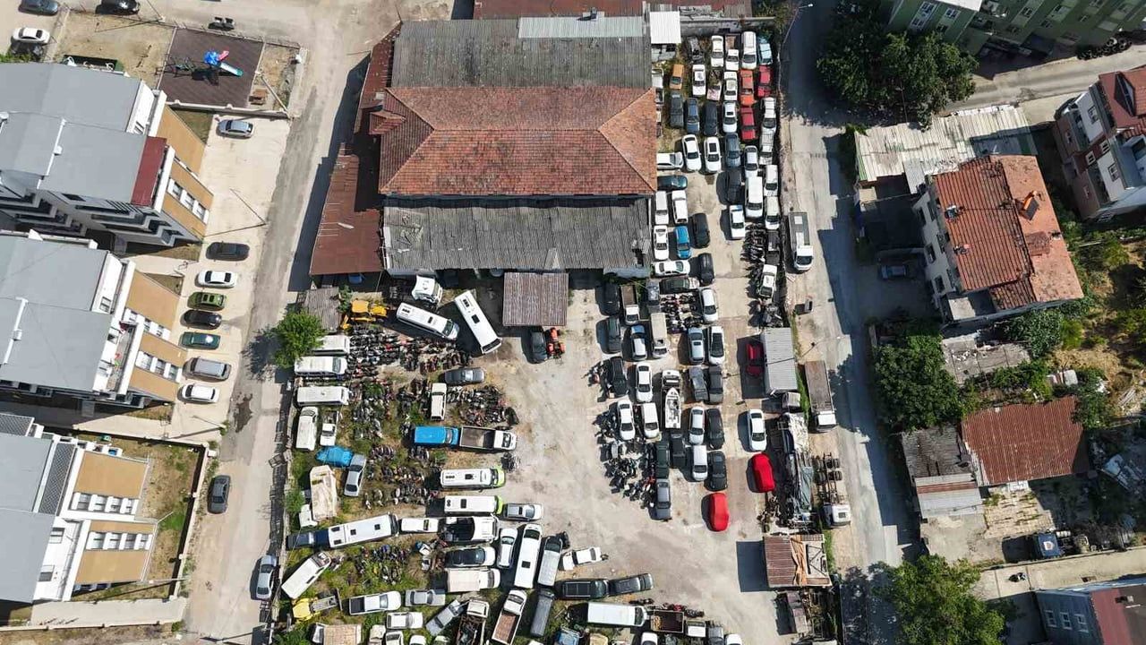 Otoparkta yer kalmadı: işletmeci uzun süre bekleyen araçların teslim edilmesini istedi