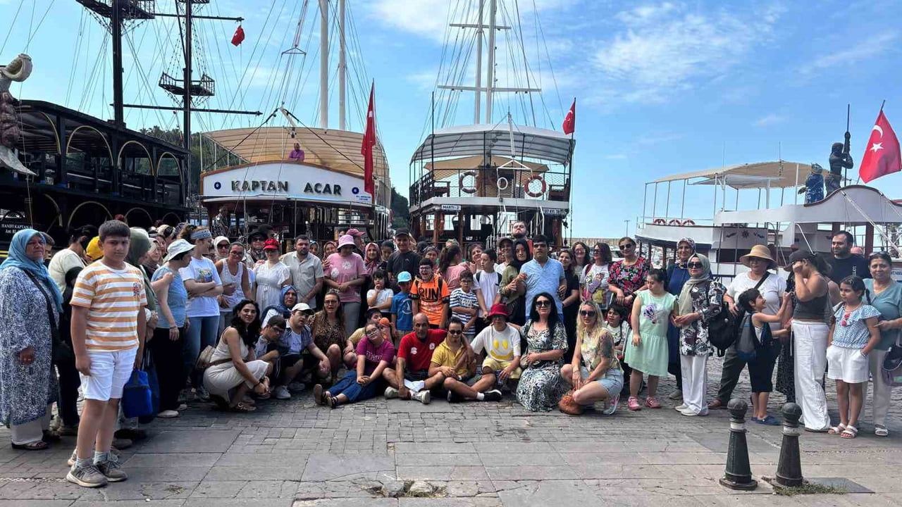Özel bireyler yaza merhaba etkinliğinde Akdeniz'e açıldı