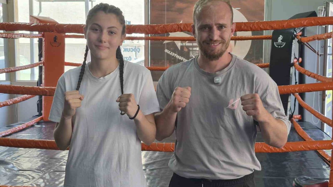 Özge Gündağ 15 yaşında iki branşta dünya kupası şampiyonu