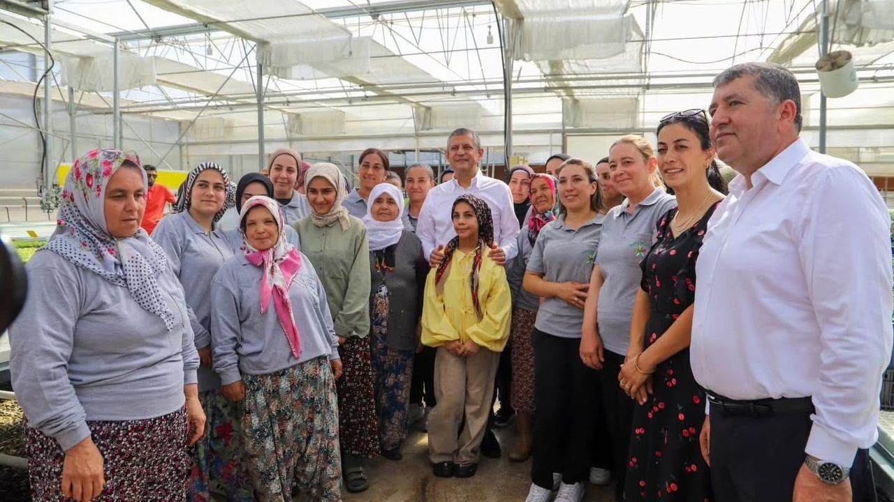 Özgür Özel Bayındır’da üreticilerle buluştu