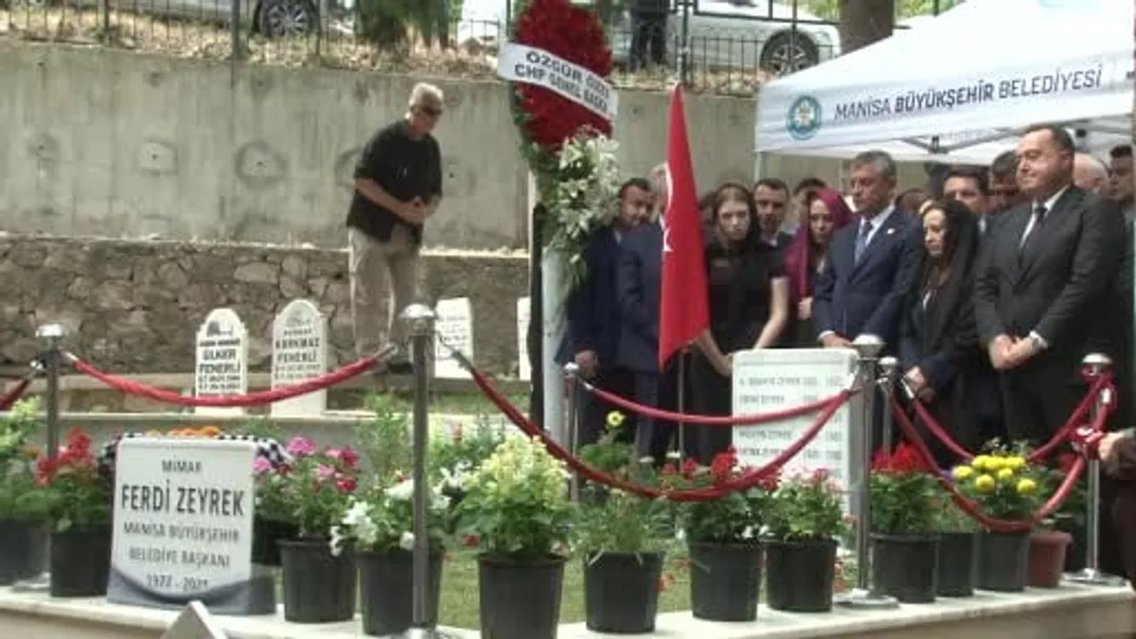 Özgür Özel ve Mansur Yavaş, Ferdi Zeyrek İçin Manisa'da Vefa Ziyareti