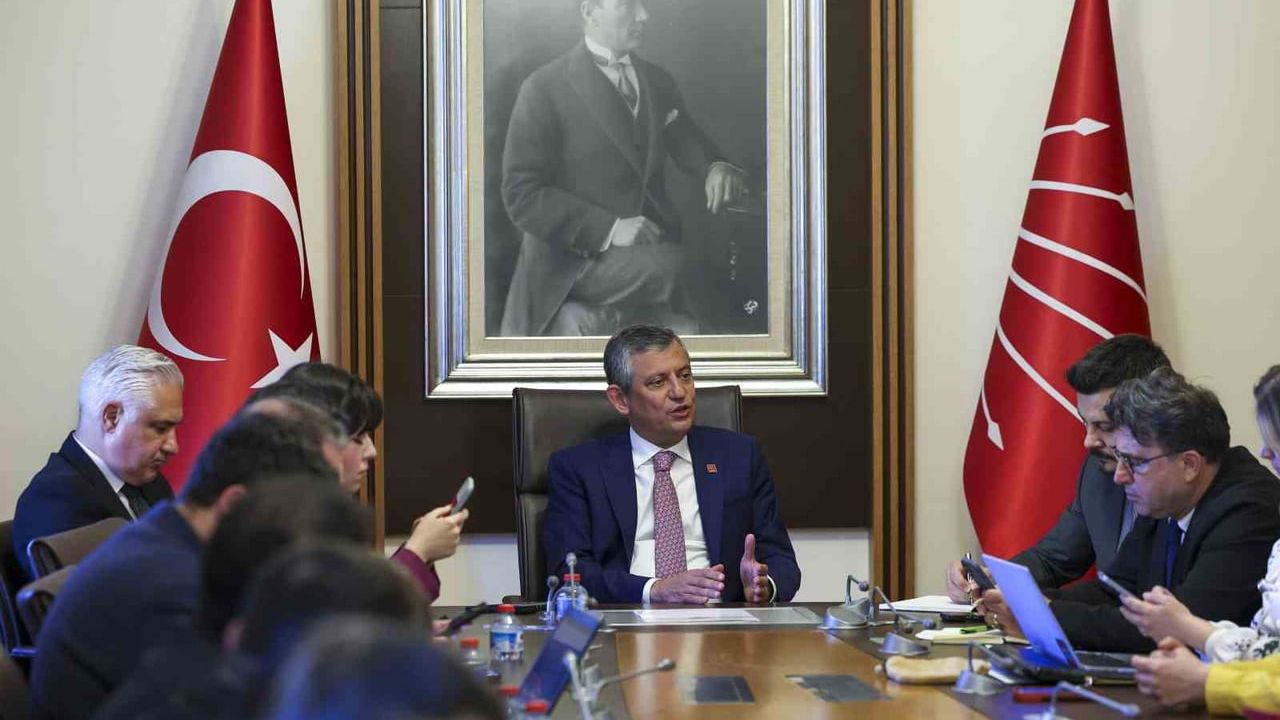 Özgür Özel: 'Yeni parti ihtiyat senaryosu, hedef CHP içinde büyük iktidar yürüyüşü'