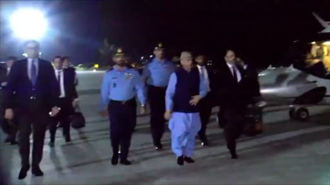 Pakistan başbakanı Şahbaz Şerif ve genelkurmay başkanı Asim Munir İsviçre'ye gitti