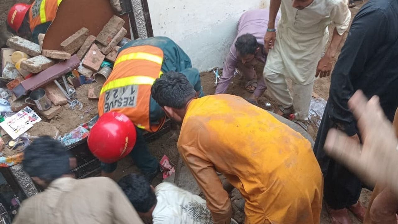 Pakistan’da dershanenin çatısı çöktü: 14 çocuk hayatını kaybetti