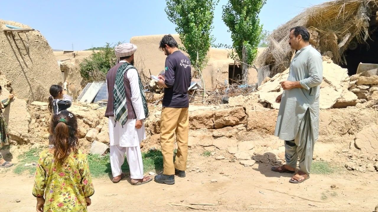 Pakistan’da hissedilen 5,9 büyüklüğündeki deprem panik yarattı