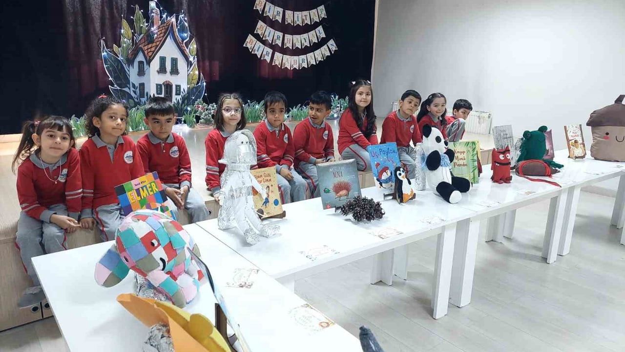 Palandöken Anaokulu'nda "Hikâyemden Kahramanım" sergisi — Öğrencilerin hayal gücü ailelerle buluştu