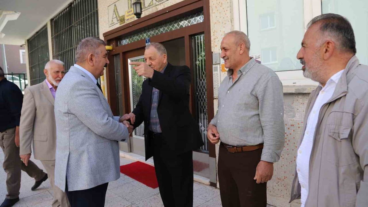 Palandöken Belediye Başkanı Sunar, Öz Akın Sitesi’ne “Örnek Site” Plaketini Takdim Etti