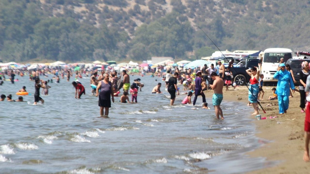 Pamucak–Yoncaköy kıyı kumulları için koruma çağrısı: Başkan Sürücü yetkilileri uyardı