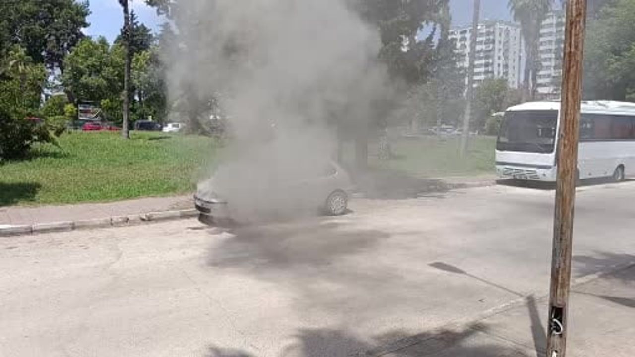 Park halindeki Fiat otomobilde çıkan yangında peş peşe patlamalar