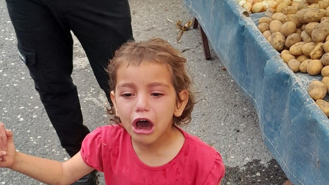 Pazarda kaybolan küçük kız zabıta ekipleri sayesinde annesine kavuştu