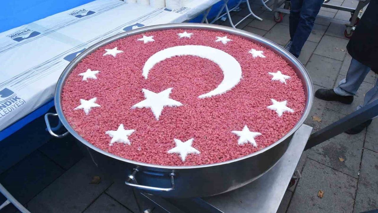 Pendik’te Muharrem ayı bereketi: 20 bin kişiye aşure ikramı