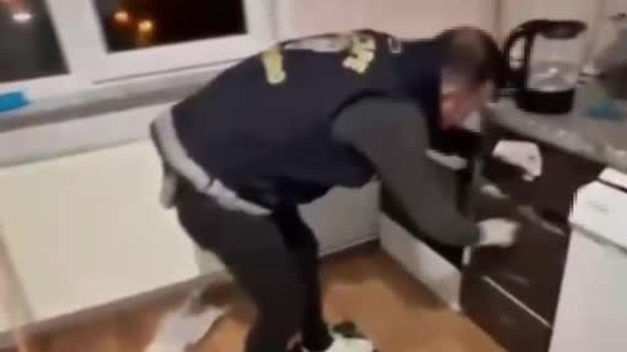 Pendik'te uyuşturucu operasyonu: 5 kilo 80 gram AM-2201 ve satışa hazır amfetamin ele geçirildi