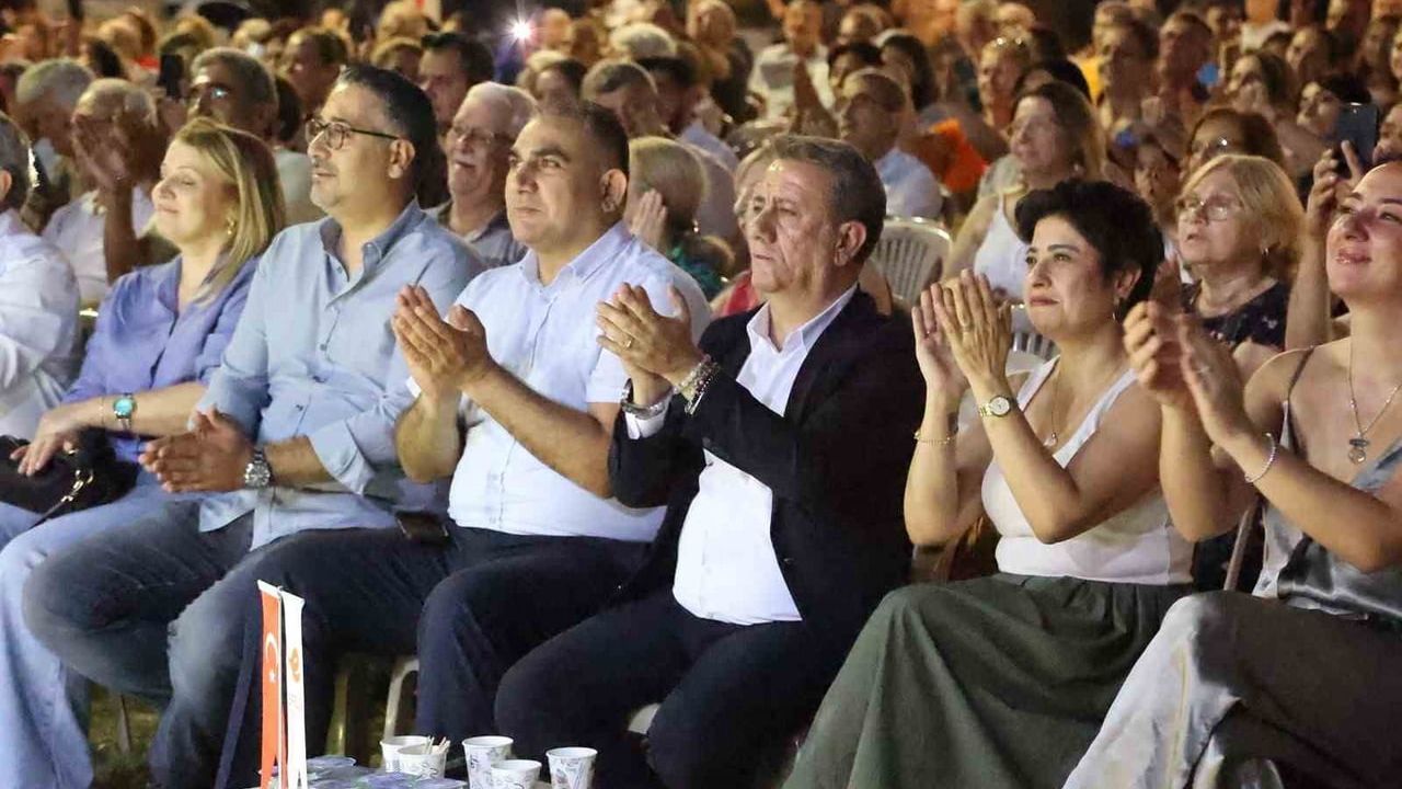 Pınarbaşı'nda yaz konserleri Efeler halkını buluşturdu