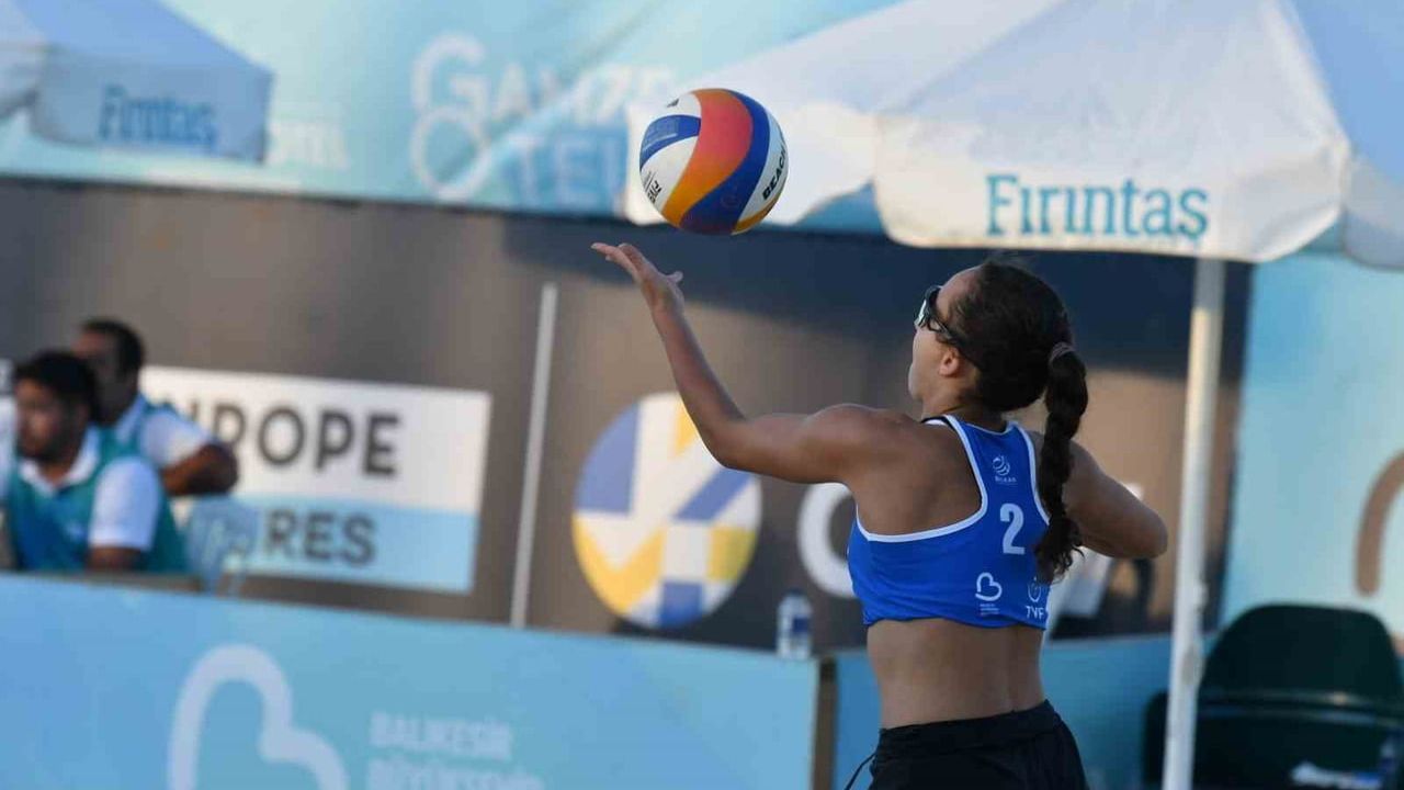 Plaj voleybolu dünya turu Balıkesir etabı Ayvalık Sarımsaklı Plajı'nda