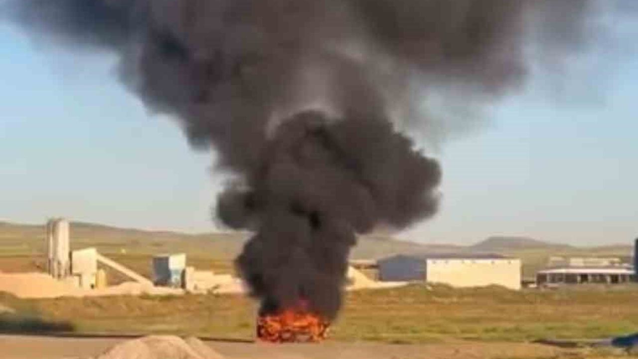Polatlı'da şehir mezarlığında park halindeki otomobilde yangın