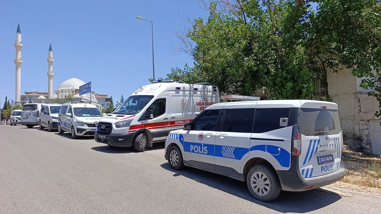 Polis memuru kaldığı evde ölü bulundu