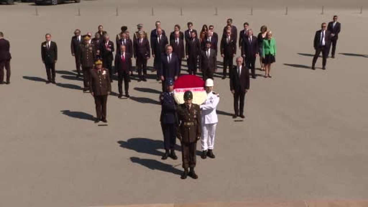 Polonya cumhurbaşkanı Karol Nawrocki Anıtkabir’i ziyaret etti
