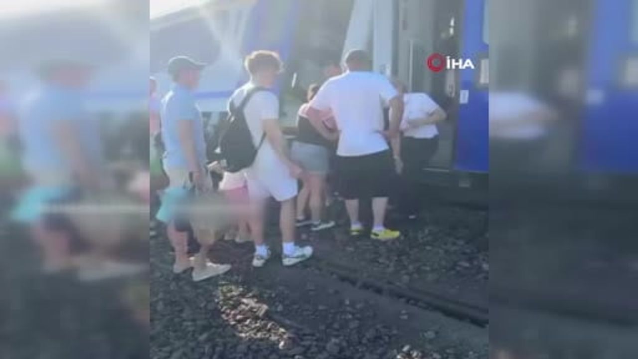 Polonya'da iki yolcu treni çarpıştı: 2 yaralı