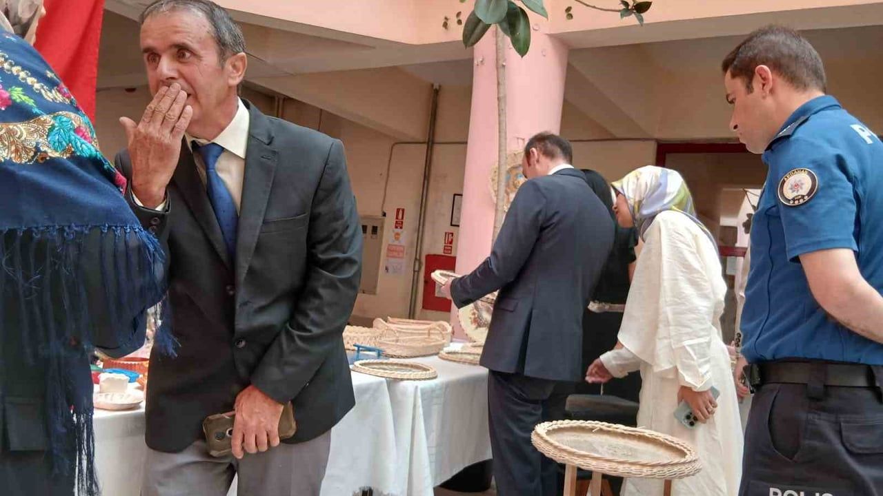 Posof Halk Eğitimi Merkezi yıl sonu sergisi: 436 kursiyerin emeği sergilendi