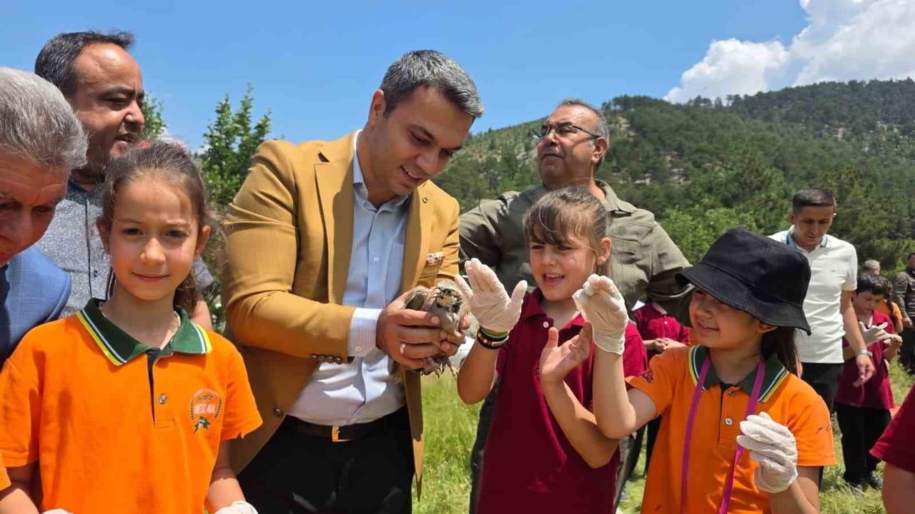 Pozantı’da doğaya 300 kınalı keklik salındı
