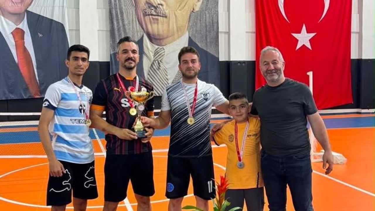 Pozantı'da ilk ayak tenisi turnuvası sona erdi